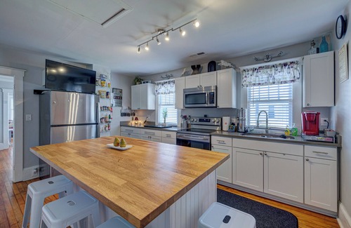 Wilmington House | Wilmington Getaway. 12 Miles from the beach & 4 miles from historic downtown.