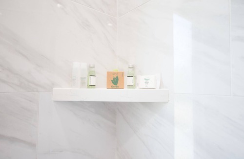 Carthay Circle Hotel | Wilshire Crest Hotel Los Angeles