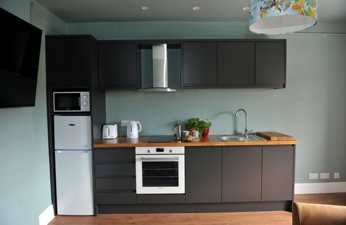 Cheltenham Apartment | Wilson - an apartment that sleeps 2 guests in 1 bedroom