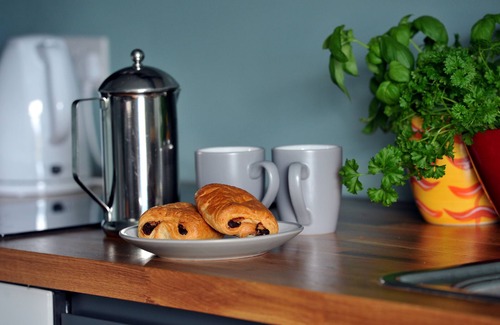 Cheltenham Apartment | Wilson - an apartment that sleeps 2 guests in 1 bedroom