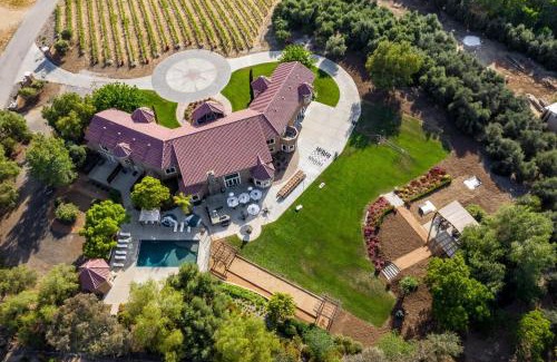 Temecula Villa | Wilson Creek Manor By AvantStay Sleeps 10 Amazing Estate w Pool Game Room