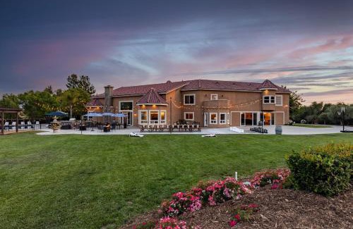 Temecula Villa | Wilson Creek Manor By AvantStay Sleeps 10 Amazing Estate w Pool Game Room