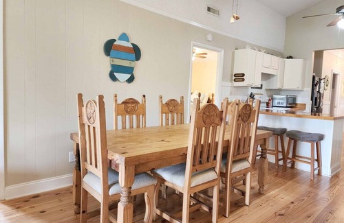 North Litchfield Beach House | Wilsons Roost- Pet friendly, near beach!