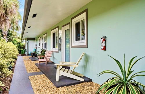Wilton Manors Apartment | Wilton Manors 2BR Charm Walk to the Drive