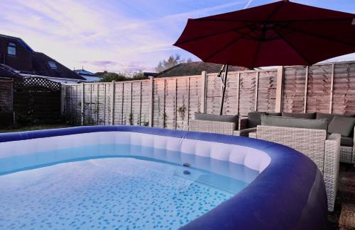 Shirley Apartment | Wilton Retreat- Hot tub, Pool table, Parking