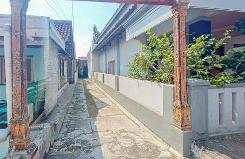 Sragen Hotel | WILUDJENG Guest House near Alun Alun Sragen Mitra RedDoorz