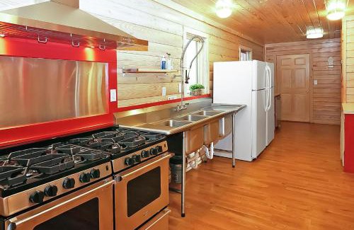 Wimberley House | Wimberley Log Cabins Resort and Suites- Reunion Cabin