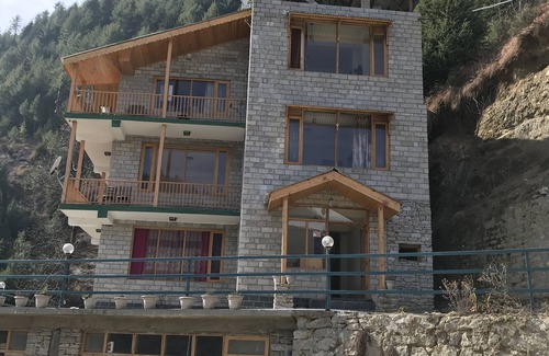 Manali Cottage | Wind Chimes Family Guest House Welcomes You