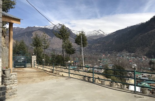 Manali Cottage | Wind Chimes Family Guest House Welcomes You