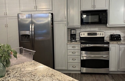 Bracey House | Wind down! Fun For 11, Pets, Pool table & air hockey,Foosball, WIFI, & Pboat!