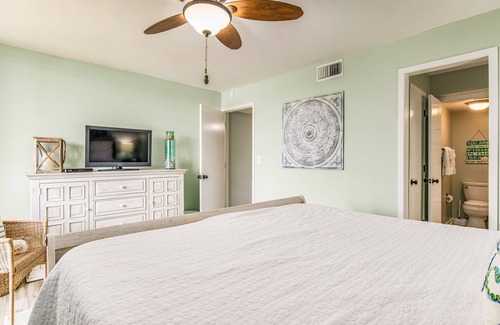 Orange Beach East Condo | Wind Drift Bayside! Beautiful Condo on Ole River!