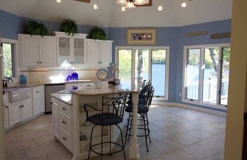 Huddleston House | Wind Family Estate-7000sq feet with 7 flex rooms!