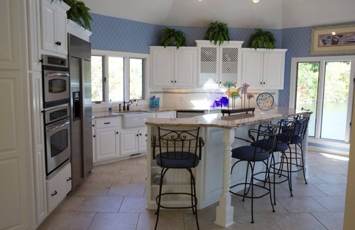Huddleston House | Wind Family Estate-7000sq feet with 7 flex rooms!