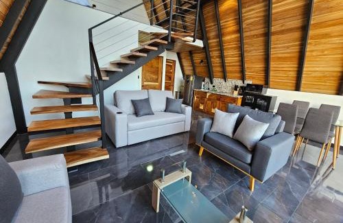 Monteverde Ski Chalet | Wind Houses, Casas de Viento