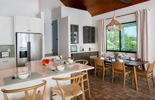 Estate Bellevue Villa | Windchime Villa - Renovated Private Villa with Gorgeous Views & Pool - Sleeps 10
