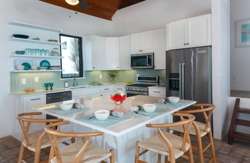 Estate Bellevue Villa | Windchime Villa - Renovated Private Villa with Gorgeous Views & Pool - Sleeps 10