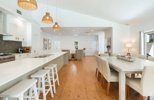 Mount Coolum House | Winders Beach House - Stunning Beachfront Home