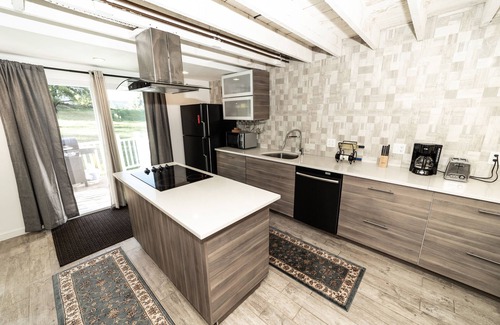 Hensonville House | Windham Pet Friendly home, 2-5min from Ski, Hiking Trials, GoldenLake, Rest&Bars