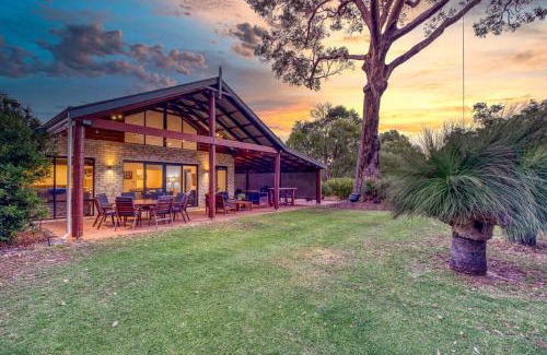 Dunsborough House | Windlemere Getaway - Rural Living minutes from town