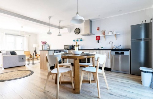Baiona Apartment | Windmill Escape - Areia Townhouse