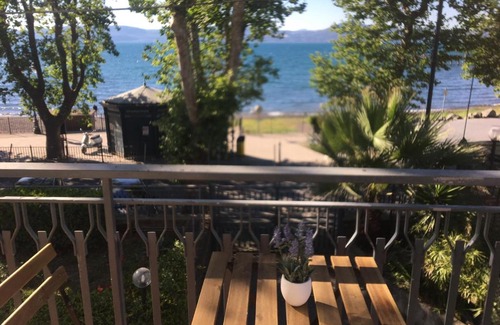 Lake Bracciano House | window on the lake