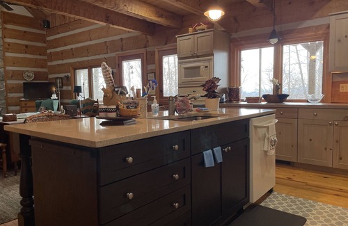 Leesburg House | WINDRIDGE = Fun-Romantic-Log House; Near Historic Sites,Wineries,Breweries,Shops