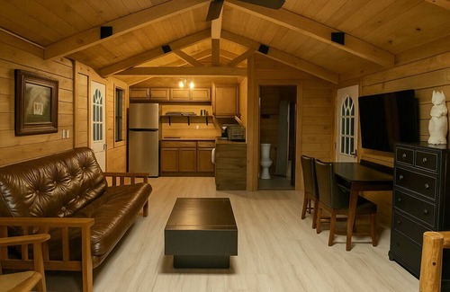 Ashley Oaks Cabin | Windrock Ridge - Hana Sleep 5
