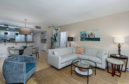West Bay Apartment | Windsong 2 Stunning Villa-4 UNIT COMPLEX-Boggy Sand Rd-gated access to SMB