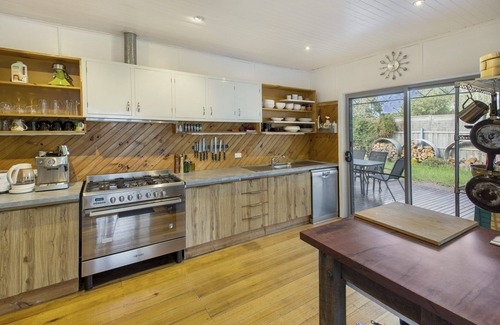 Paynesville House | Windsong - A beautiful country-style property only metres from the water