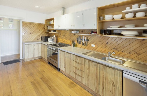 Paynesville House | Windsong - A beautiful country-style property only metres from the water