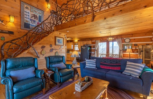 Boone Cabin | Windsong - long range views, pet friendly, fireplace