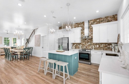 Crystal Beach House | Windsong! New! Sleeps 19! Beach!