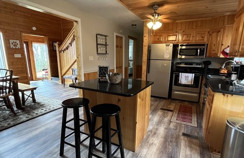 Chalet Village House | WINDSONG! Peaceful, Quiet Cabin Bordering Nat. Park Near Downtown Gatlinburg