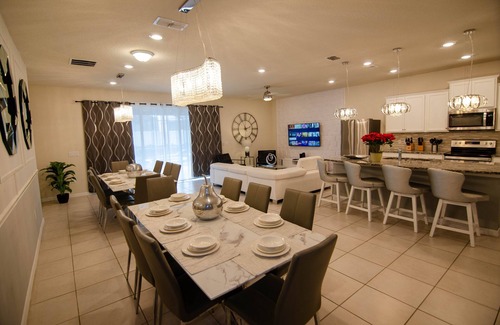 Davenport Villa | Windsor 10BD Disney Villa for large group! Pool/SPA/Game/BBQ/5 Kings/30 sleeps!