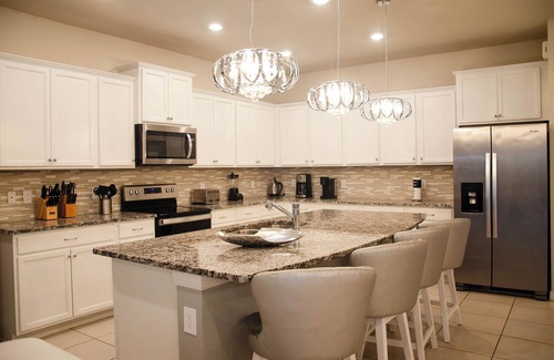 Davenport Villa | Windsor 10BD Disney Villa for large group! Pool/SPA/Game/BBQ/5 Kings/30 sleeps!