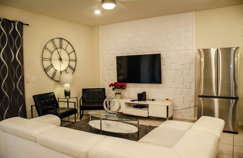 Davenport Villa | Windsor 10BD Disney Villa for large group! Pool/SPA/Game/BBQ/5 Kings/30 sleeps!