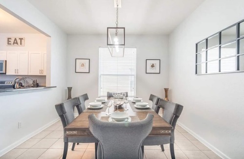 Windsor Hills House | Windsor Hills Updated 5 Bed Home With South-Facing Pool, Lake View, Games Room!