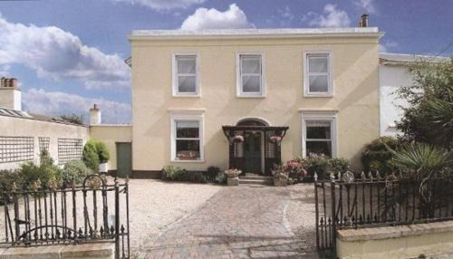 Sandycove Bed & Breakfast | Windsor Lodge B&B