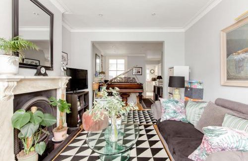 Kew House | Windsor Road Retreat