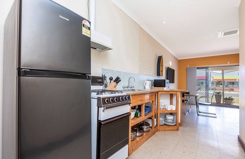 Lancelin Apartment | Windsurfer Beach Chalet - 1