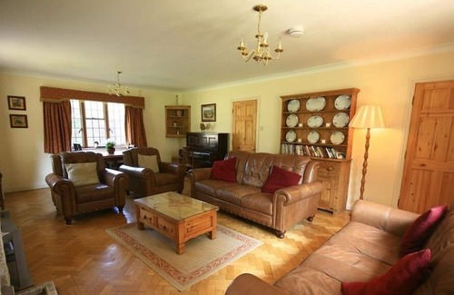 Longborough Cottage | WINDY RIDGE COTTAGE, pet friendly, with open fire in Longborough