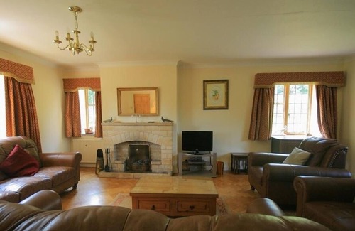 Longborough Cottage | WINDY RIDGE COTTAGE, pet friendly, with open fire in Longborough