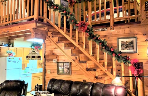 Wears Valley Cabin | Windy Ridge – Pet-Friendly w/Fenced Yard + FREE Tickets! Wears Valley!