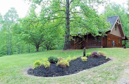 Wears Valley Cabin | Windy Ridge – Pet-Friendly w/Fenced Yard + FREE Tickets! Wears Valley!