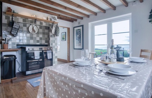Crynant House | Windy Walls - 3 Bedroom Holiday Home - Rhossili