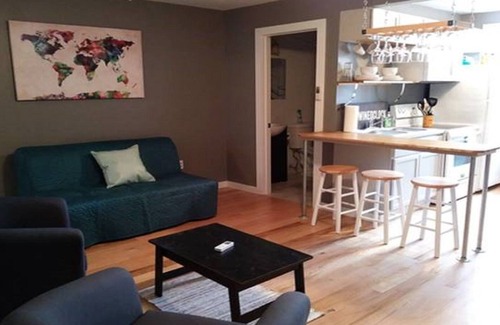 Hermann Apartment | Wine Alley East suite