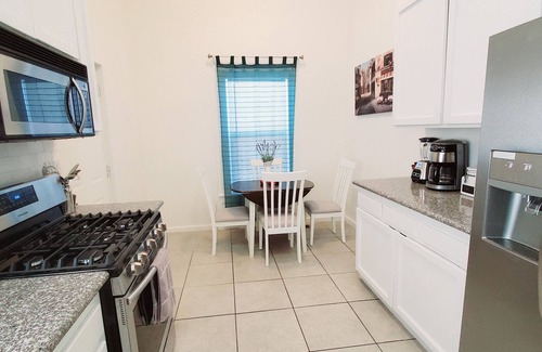 Santa Rosa Cottage | Wine Country cottage style cozy home in the heart of Sonoma Wine Country.