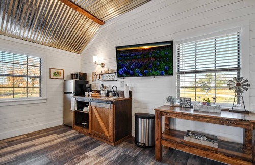 Fredericksburg Cottage | Wine Country Cottage With Scenic Hill Country Views