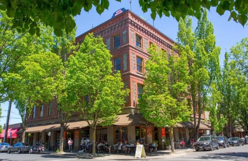 Shorepine Village House | Wine Country Escape: Walk to Downtown 3rd Street