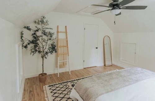 Dahlonega Cabin | Wine Country Getaway Chalet | Pet Friendly
